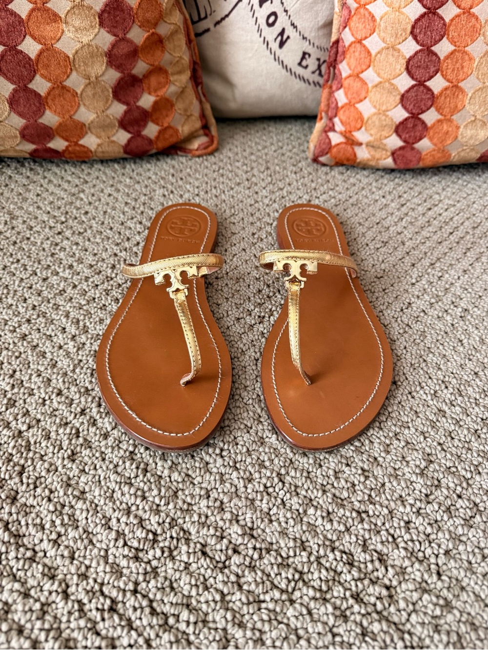 Tory Burch Gold T Metallic Gold Leather Thong Sandals with Tan Footbed Size 7.5 - Picture 7 of 8